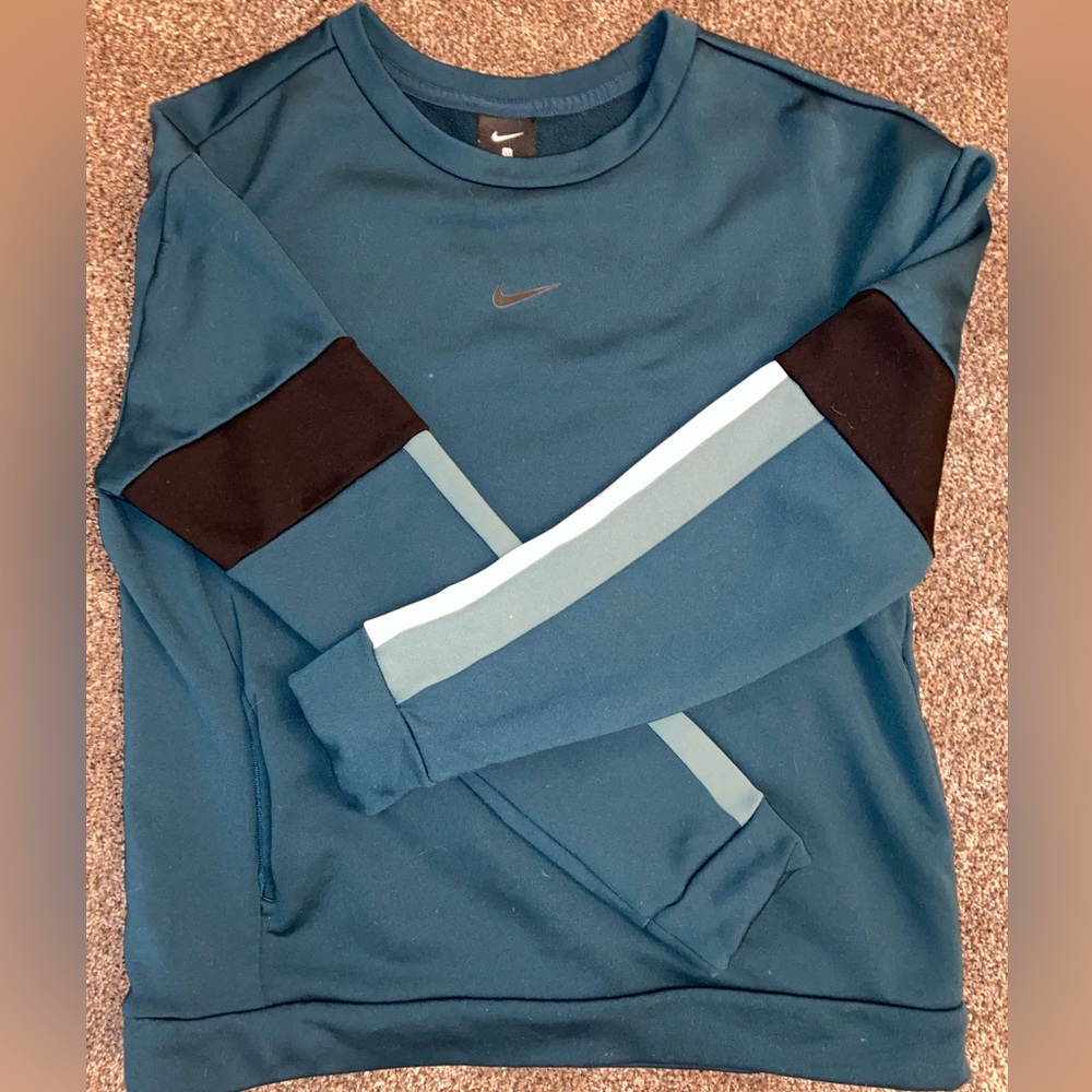 Nike crewneck with pockets
